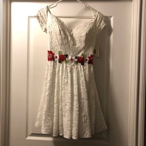 B. Darlin white lace dress (9/10)